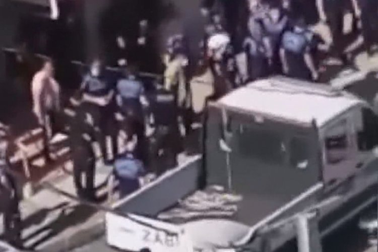 Zabıtaya sopa ve çekiçle saldırı