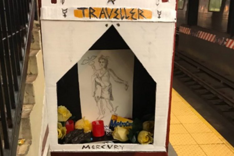 New York metrosunda Merkür tapınağı