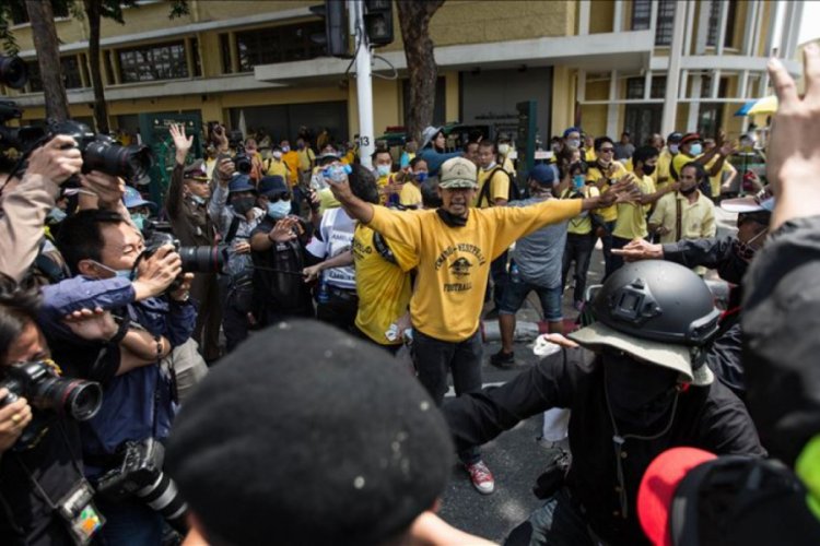 Tayland'da protestolar sürerse sokağa çıkma yasağı ilan edilecek