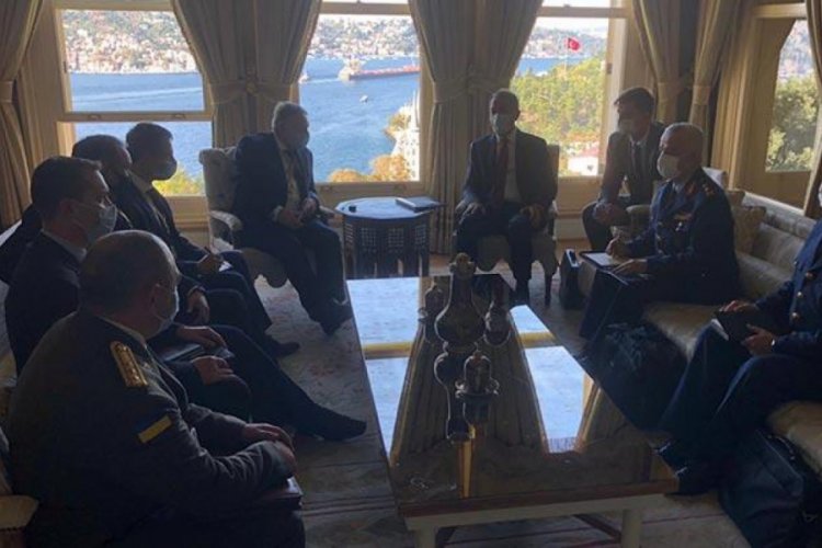Bakan Akar, Ukraynalı mevkidaşı ile bir araya geldi