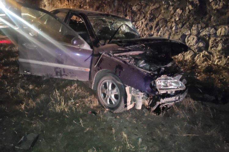 Minibüs ile otomobil çarpıştı: 10 yaralı