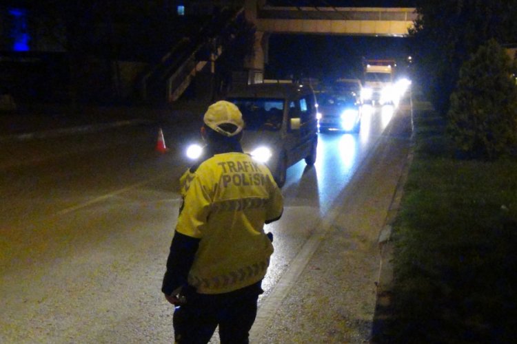 Bursa'da uygulamadan kaçan 2 otomobil nefes kesen takip sonucu yakalandı