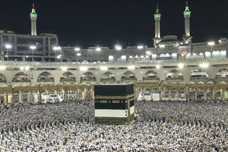 Kabe'de 7 ay sonra yeniden cemaatle namaz