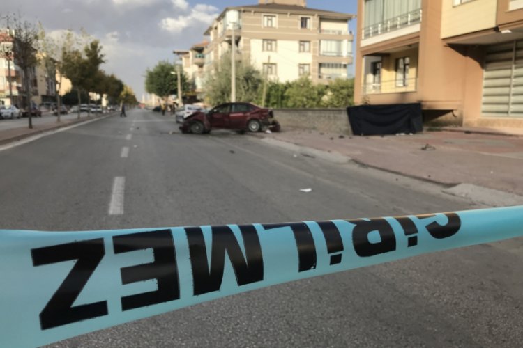 Otomobilin çarptığı baba oğul hayatını kaybetti