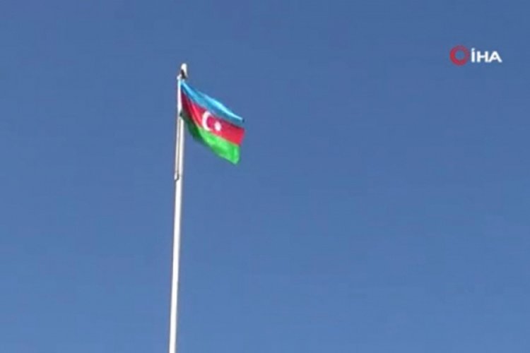 Fuzuli kentine Azerbaycan bayrağı dikildi