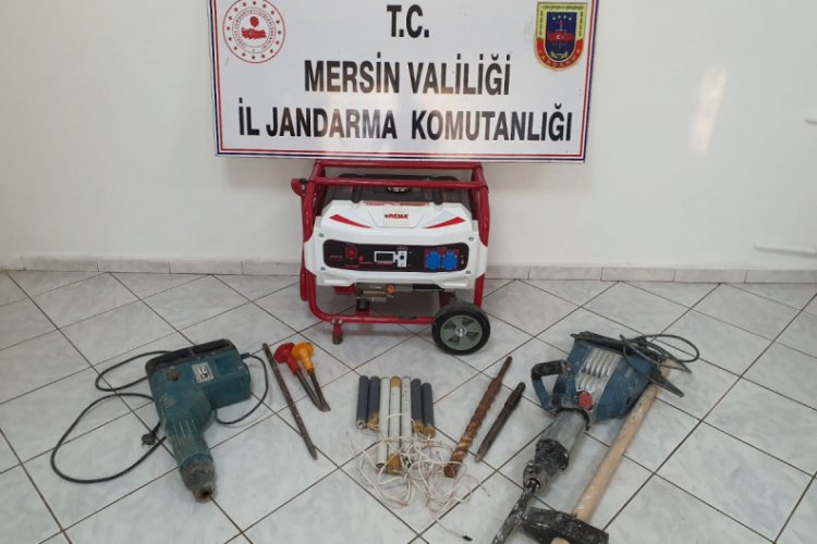 Sit alanında kaçak kazı yapan 2 kişi suçüstü yakalandı