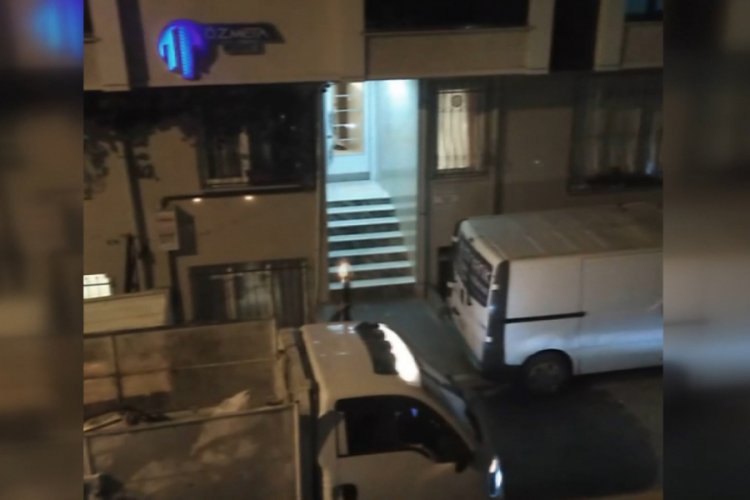 Dini nikahlı eşinin baba evini kurşunladı