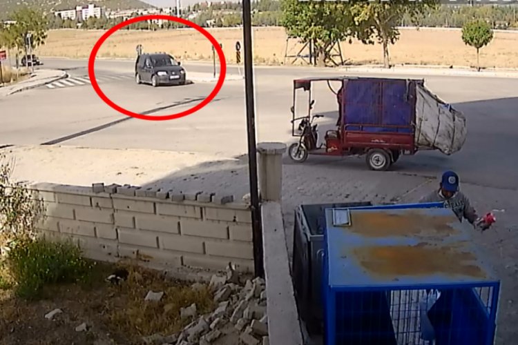 Çalıntı araçla kaçarken, emniyet müdürlüğü önünde beton bariyere çarptı