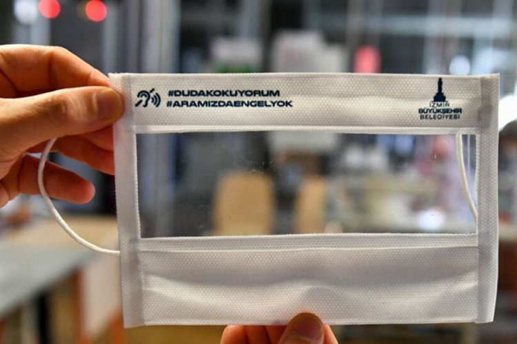 İzmir Büyükşehir Belediyesi'nin işitme engelliler için ürettiği şeffaf maskeye rekor talep