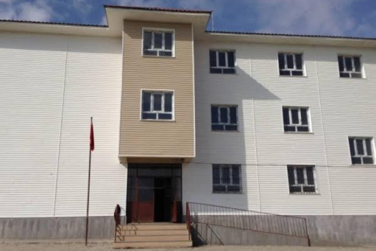 Bir köy okulu daha karantinaya alındı