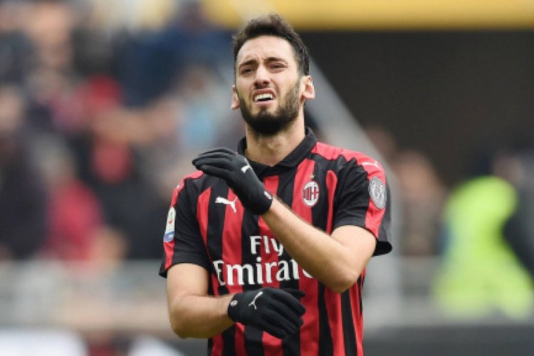 Hakan Çalhanoğlu'ndan kötü haber!