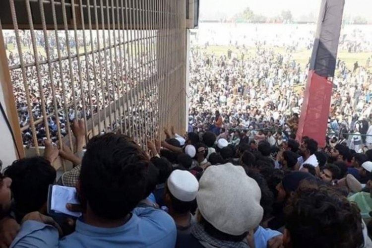 Afganistan'da izdiham: 15 ölü, 12 yaralı