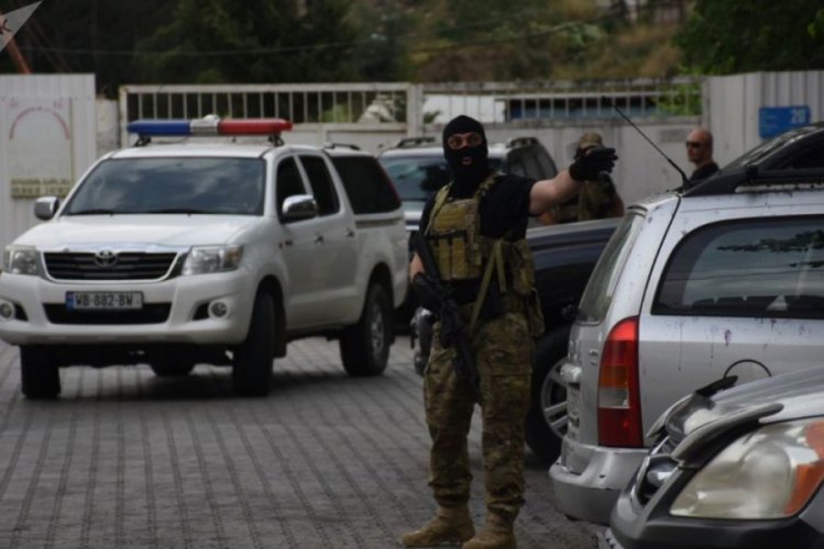 Gürcistan'da bankada silahlı soygun