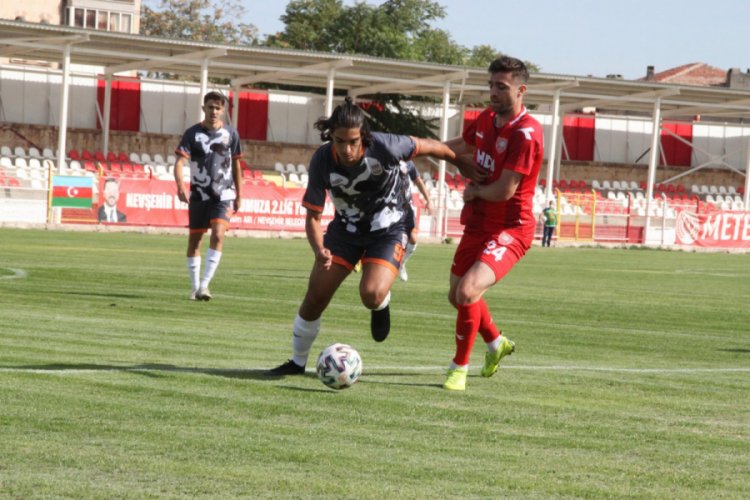 Nevşehir Belediyespor sahasında turladı