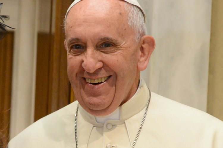 Papa Francis: Eşcinseller de aile kurma hakkına sahiptir