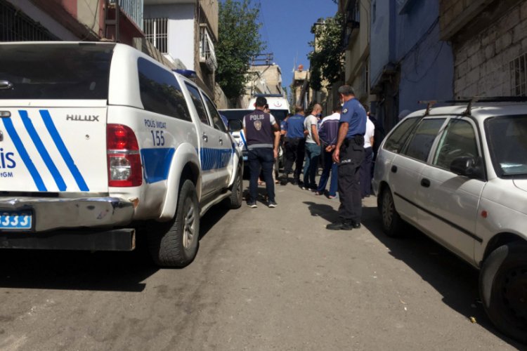 Yalnız yaşadığı evinde intihar etti