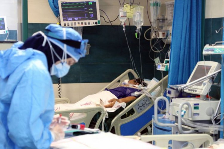 İran'da son 24 saatte 304 kişi Kovid-19'dan hayatını kaybetti