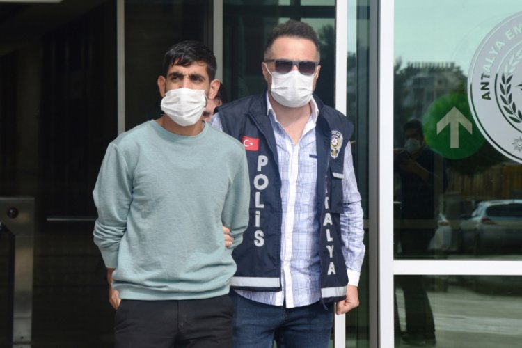FETÖ yalanıyla dolandırdı, parayı almaya geldiği banka şubesinde yakalandı