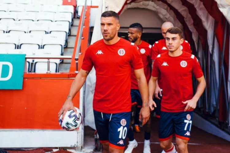 Podolski'den 'Güneşli günler' paylaşımı