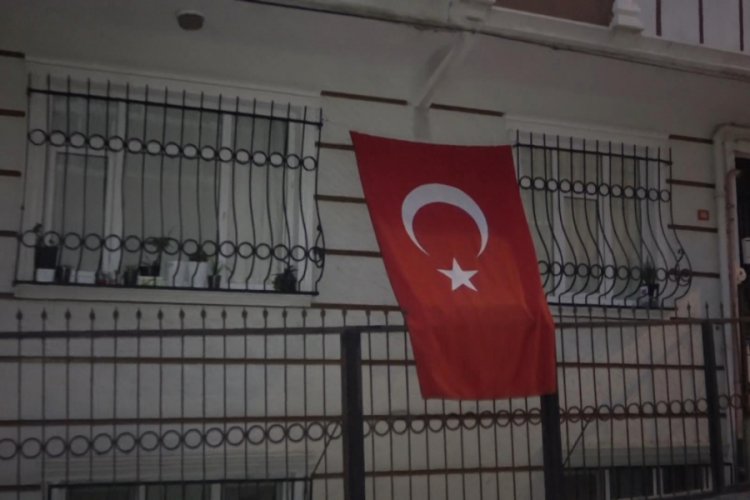 Türk bayrağına çirkin saldırı!