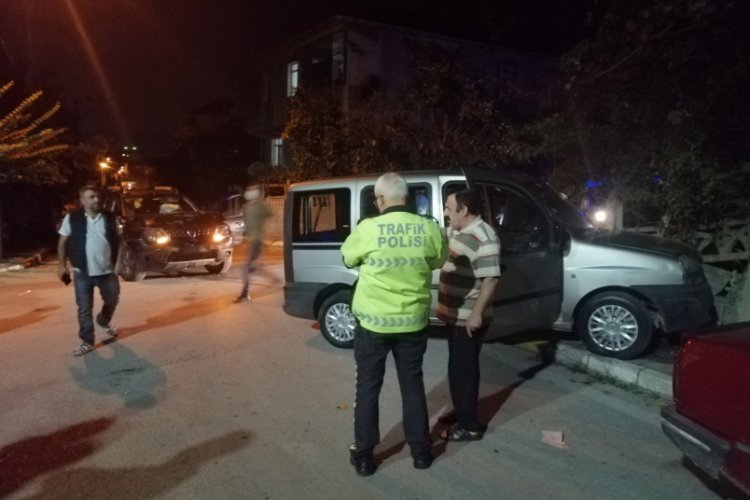 Hafif ticari araç ile cip çarpıştı