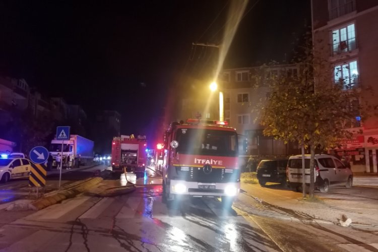 Mobilya atölyesi yandı binada mahsur kalanları itfaiye kurtardı