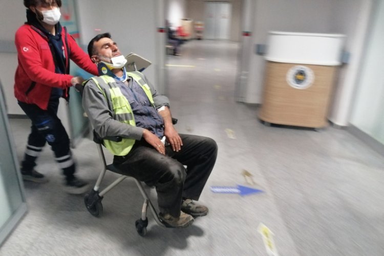 İşçileri taşıyan minibüs devrildi: 14 yaralı
