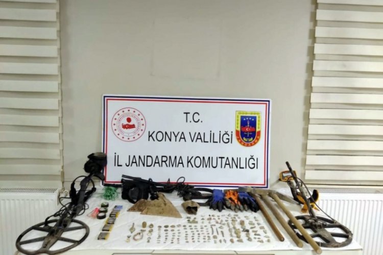 İzinsiz kazı yapan şahıslar jandarmaya yakalandı