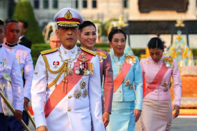 Tayland Kralı Maha Vajiralongkorn karantinada!