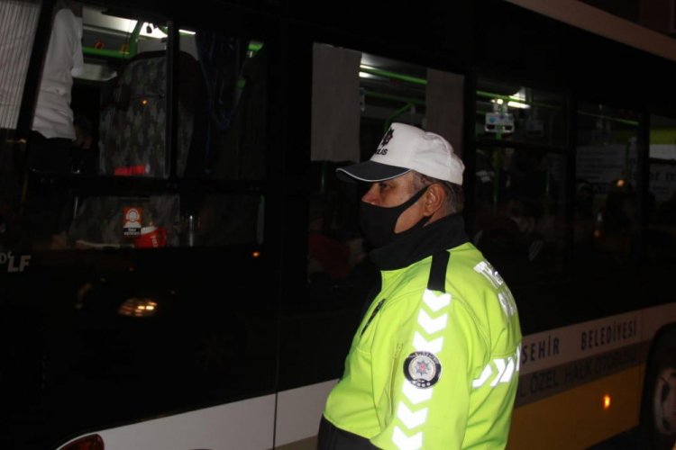 Bursa İnegöl'de halk otobüslerinde Kovid-19 tedbirleriyle ilgili denetimler sürüyor
