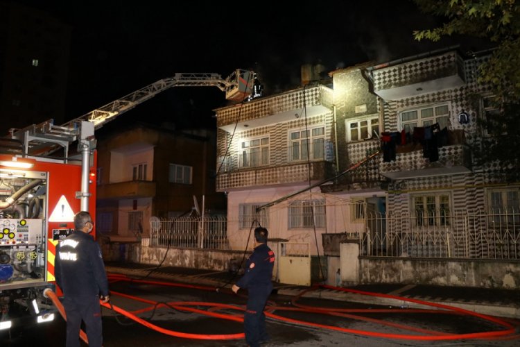 Kayseri'de bir apartmanın çatı katında yangın çıktı