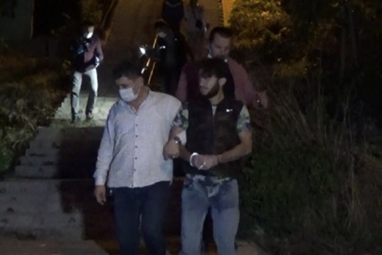 Kuzenini tüfek ve bıçakla yaraladı, ardından duş aldı