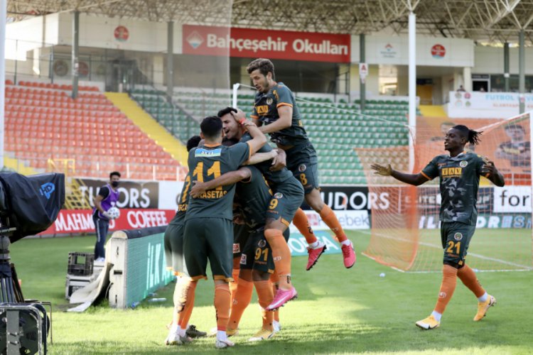 Aytemiz Alanyaspor liderliği bırakmadı