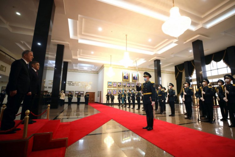 Milli Savunma Bakanı Akar, Kazakistan'da