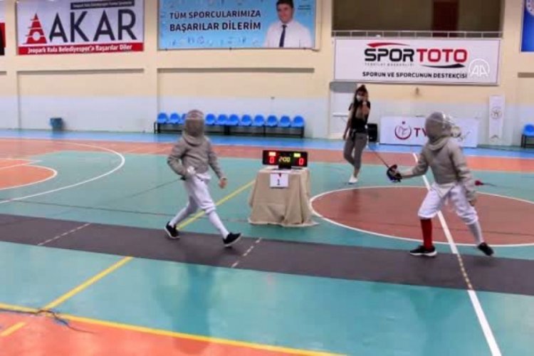 Manisa'da, 10-12-14 Yaş Altı Kılıç Açık Turnuvası başladı