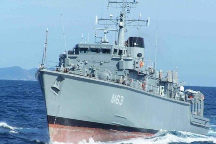 Yunanistan'da donanma ve konteyner gemileri çarpıştı