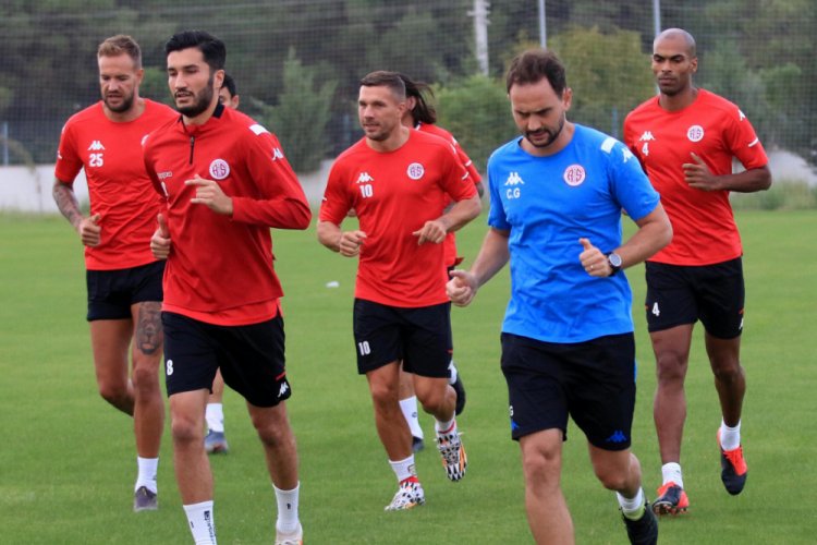 Antalyaspor, 8 eksikle Fenerbahçe maçına hazırlanıyor