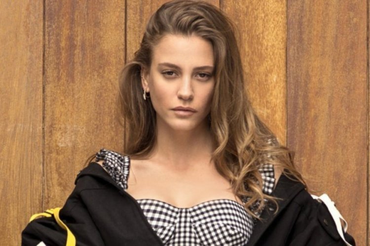 Doktoru Serenay Sarıkaya'yı evde muayene etti