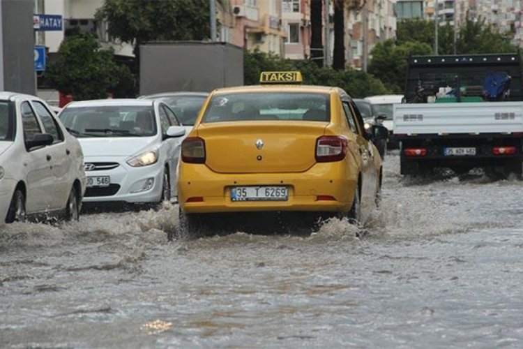 Meteoroloji'den peş peşe sağanak yağış uyarısı