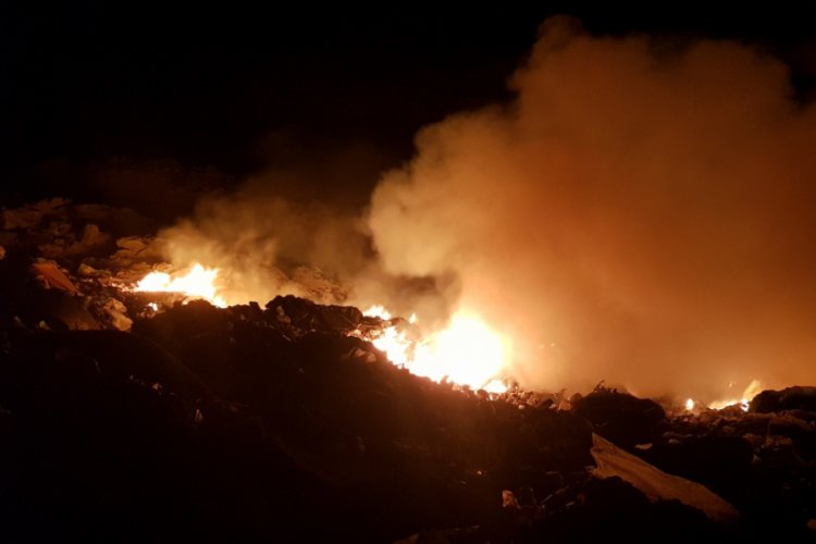 Karabük'te şehir çöplüğünde yangın çıktı