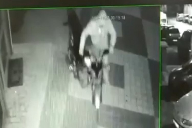Bursa'da motosiklet hırsızlığı kamerada
