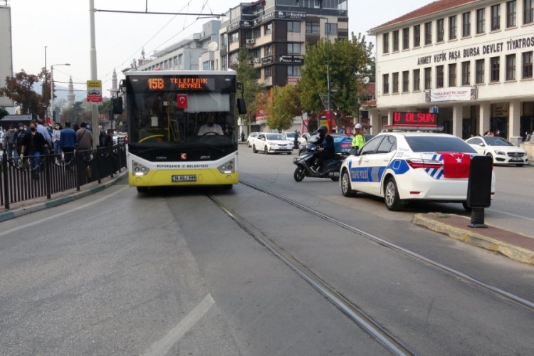 Bursa'da trafik polisleri Cumhuriyet Bayramı'nı kutladı