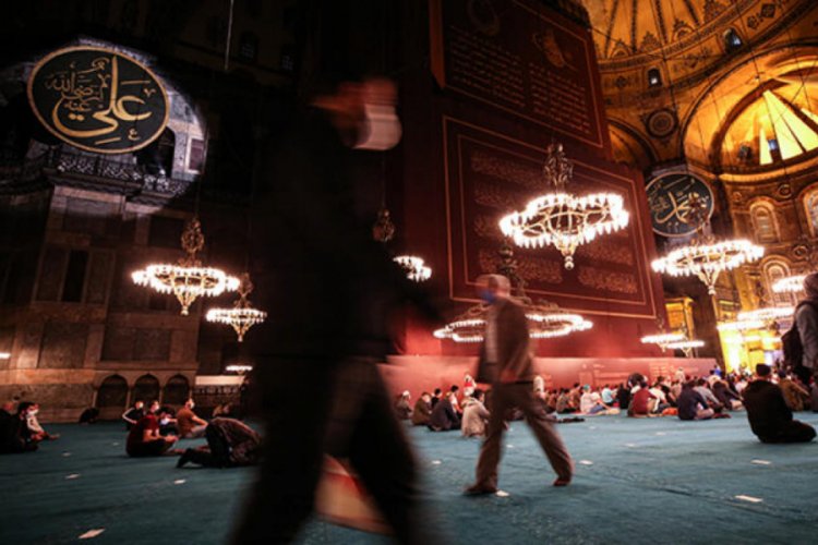 86 yıl sonra Ayasofya'da Mevlit Kandili idrak edildi