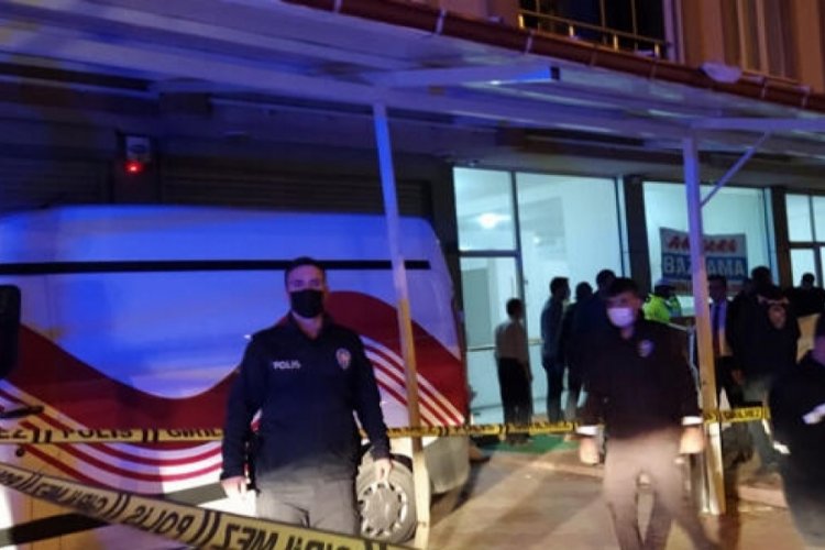 Polis memuru, tartıştığı komşusunu öldürdü