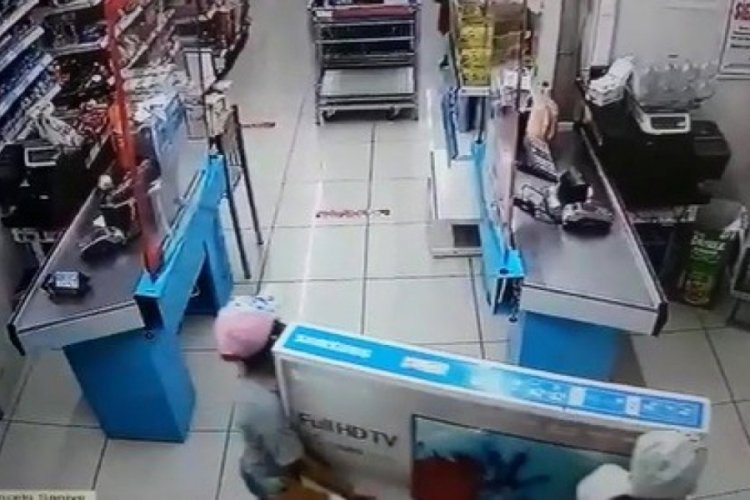 Bursa'da iki çocuğun boylarından büyük hırsızlığı kamerada!