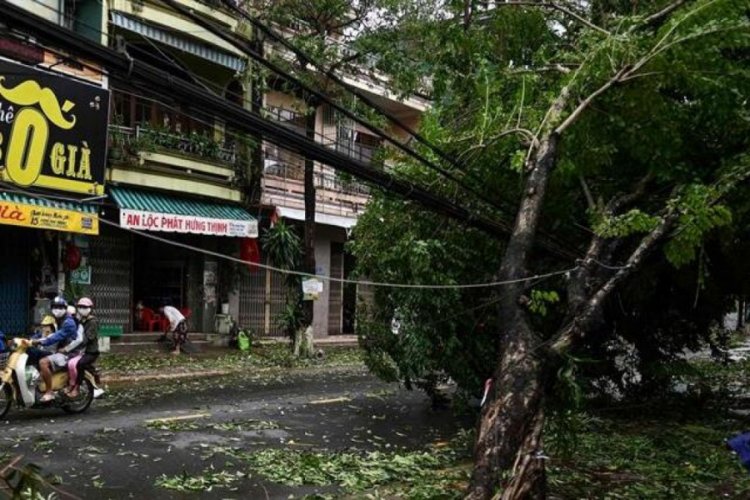 Vietnam'da tayfun kabusu büyüyor: Ölü sayısı 13'e çıktı