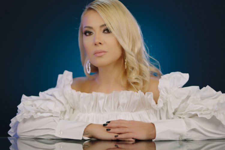 Esra Özmen 'Yaralı Kalp' ile hasret gideriyor
