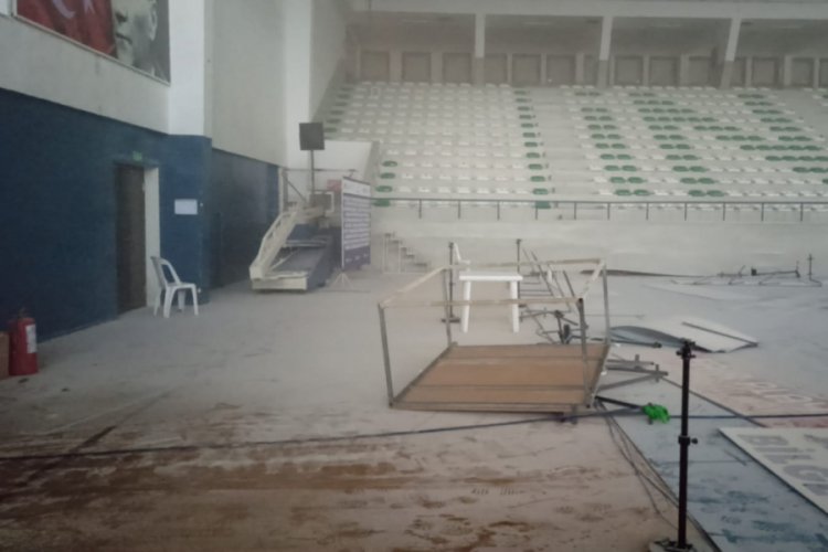 Bursa'da eski halterci spor salonunu talan etti, o anlar kamerada