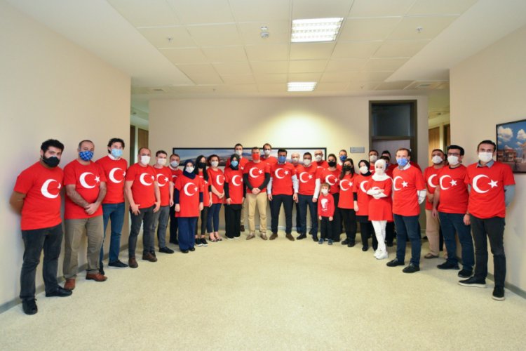 Bursa Büyükşehir Belediyesi ay yıldıza büründü