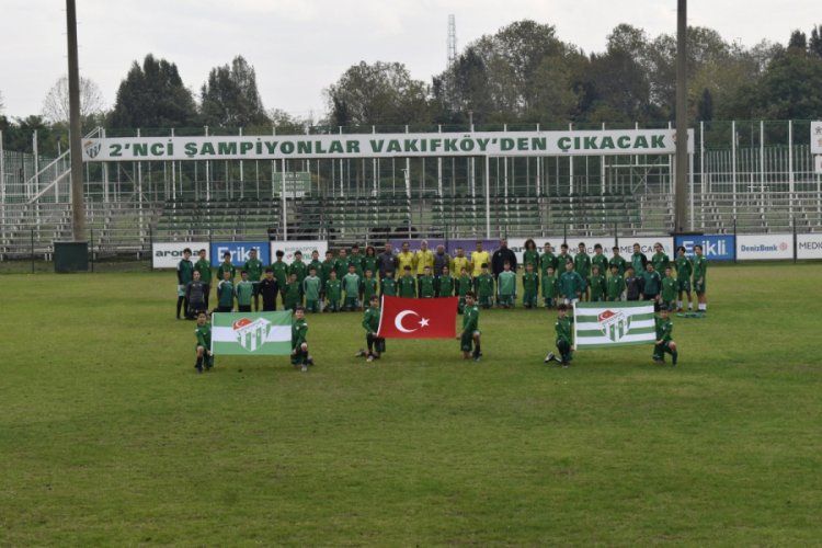 Bursaspor gençleri 29 Ekim Cumhuriyet Bayramı'nı kutladı